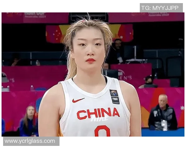 女篮李梦更新社媒，庆祝爱情三周年纪念日，回复球迷不会退役